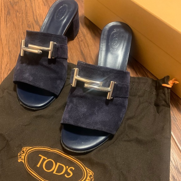 Tod’s block heel sandals in navy - Picture 4 of 10
